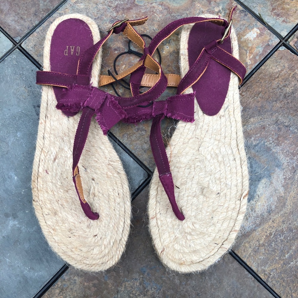 NWOT Gap wine jute sandals w/bow and buckle strap